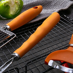 ที่ขูดชีสสแตนเลสอเนกประสงค์ สำหรับขูดพาร์เมซาน เลมอน กระเทียม ผัก ขิง - อุปกรณ์ชีสที่เป็นมิตรกับสิ่งแวดล้อม - Product Image 4