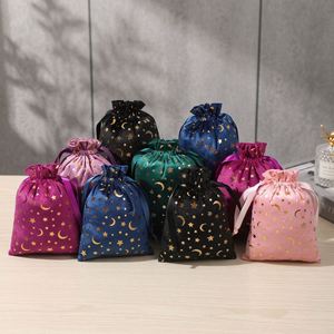 Pochette en satin personnalisable avec cordon de serrage et motif estampé or, petit sac de rangement pour bijoux en provenance du Guangdong - Product Image 1