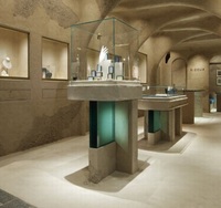Vitrine à bijoux autoportante en verre trempé à texture rugueuse de luxe moderne avec éclairage LED, marque GZowin, haute qualité pour les bijouteries