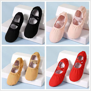 Zapatos de baile de <span class=keywords><strong>ballet</strong></span> femenino para niños con diseño de garra de gato Ejercicio de suela blanda para niñas oro plata Yoga garra de gato - Product Image 5