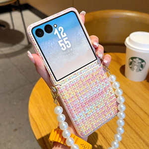 Capa de Telefone Dobrável com Textura de Tweed em Cores Arco-Íris e Pulseira de Pérola, Capa Protetora Anti-Queda e à Prova de Choque - Product Image 4