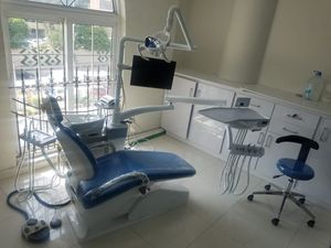 China Manufacturer <strong>Price</strong> <strong>Dental</strong> Equipment Electric Whole Set Luxurious <strong>Dental</strong> <strong>Chair</strong> <strong>Unit</strong> - Product Image 3