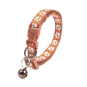 Kalung Hewan Peliharaan Grosir yang Dapat Disesuaikan dengan Pola Jejak Kaki Anjing 1.0cm, Pilihan Multi-Warna untuk Anak Anjing dan Kucing, Termasuk Lonceng - Product Image 4