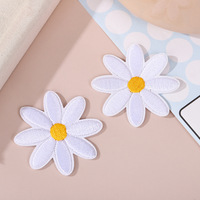 Patch brodé en forme de marguerite mignonne, autocollant en tissu polyester à dos adhésif, pour réparation de vêtements DIY, chaussures, chapeaux, sacs