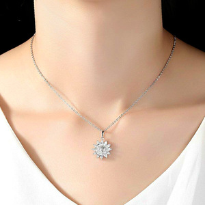 Collar con colgante de girasol para mujer, accesorios de cadena larga para uso diario a la moda - Product Image 4