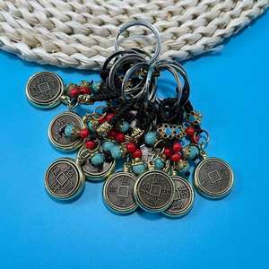 Porte-clés rotatif en pièce de monnaie en cuivre, Art moderne, Pendentif portable attirant la richesse, Matériau plastique, Vente en gros, 2 Yuan - Product Image 4