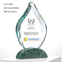 Trophée Flamme de Cristal sur Base en Marbre, Forme de Flamme Ascendante, Grande Surface de Gravure, Récompense pour Équipe Championne et Reconnaissance des Employés - Vente Chaude