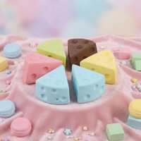 Balle anti-stress réaliste en forme de tranches de fromage, en PU à rebond lent, design triangulaire, pour enfants et adultes, vente en gros