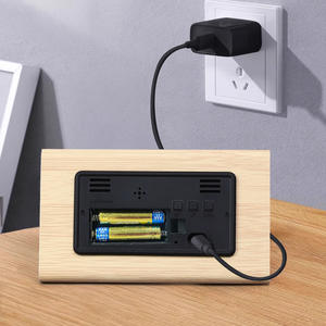 Réveil numérique triangulaire en bois, commande vocale, affichage de la température, horloge de table LED intelligente, fabricant, logo personnalisé, décoration en bois - Product Image 6