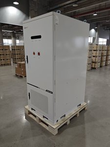 Stock UE Armoire de stockage d'énergie solaire tout-en-un avec refroidissement, 261 kWh, hybride, entrée PV 200 kW 400 kW - Product Image 1