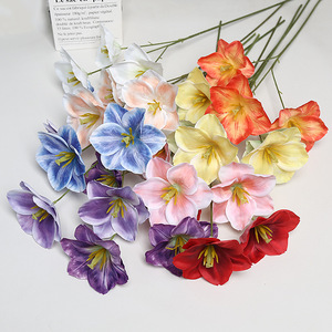 Fleurs artificielles de tulipes Lichao à 3 têtes, en soie, toucher réel, pour mariage et décoration intérieure - Product Image 2