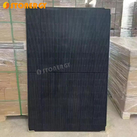 Panneaux solaires photovoltaïques 500W entièrement noirs, énergie durable, monocristallins, cadre noir et cadre interne.
