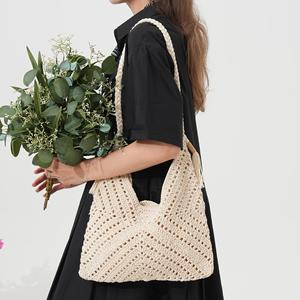 Bolso de Paja Personalizado con Hilo de Algodón Hueco - Bolso Tote Grande Hecho a Mano, Tejido, Versátil, para Usar como Bandolera o de Hombro, Ideal para la Playa - Product Image 2