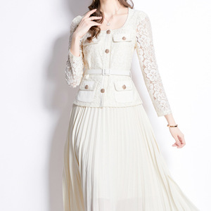 Abiti da Donna di Alta Classe con Ricami Elaborati, Bottoni Metallici, Collo Quadrato, Inserti in Pizzo e Pieghe alla Moda - Product Image 2