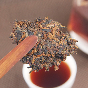 Thé en gros Yunnan <span class=keywords><strong>qi</strong></span> <span class=keywords><strong>Zi</strong></span> <span class=keywords><strong>Bing</strong></span> <span class=keywords><strong>Cha</strong></span> Thé Pu-erh fermenté mûr vieilli en gâteau 357 grammes Bourgeons dorés Gong <span class=keywords><strong>Bing</strong></span> - Product Image 4