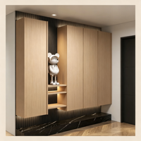 Système de rangement sophistiqué pour couloir en chêne flottant avec panneau à lattes verticales et base effet marbre pour projets de villas