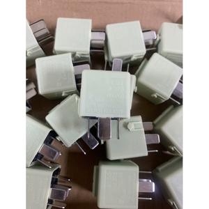 Relais Tyco Electronics 61368373700 12V 15A pour remplacement de la pompe de gonflage de suspension pneumatique BMW X3 X5 - Product Image 1