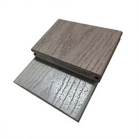 Revêtement de terrasse en PVC cellulaire de qualité supérieure avec aspect bois composite massif, style Trex brossé, installation par clipsage pour usage extérieur et jardin