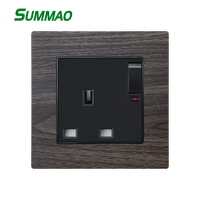 Enchufe de Pared con Logotipo Personalizado Tipo Hotel 86, de Aluminio, con Cable de Alimentación, Estándar UK 13A, Esquinas Cuadradas, con Interruptor e Indicador Luminoso