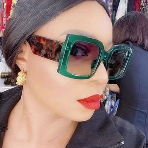Gafas de Sol Cuadradas Extra Grandes de Moda Vintage 2022, Color Verde Leopardo, Protección UV400, Coloridas, para Mujer - Product Image 1