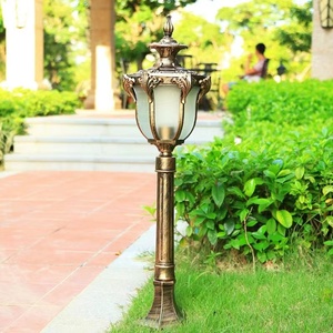 Lampadaire de jardin en fer avec abat-jour en verre LED, lumière blanc chaud 2700K, IP66, résistant aux intempéries, alimenté par énergie solaire, détecteur de mouvement pour usage extérieur - Product Image 5