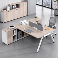 Table de travail de bureau pour personnel d'entreprise, pour une mise en espace moderne des lieux de travail, planification de l'aménagement de bureaux professionnels