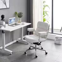 Chaise de bureau exécutive pivotante moderne et confortable en cuir synthétique de haute qualité avec hauteur réglable et base en aluminium