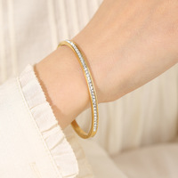 Bracelet jonc ouvrable en acier inoxydable avec strass pour femme – Chic, étanche, polyvalent pour les fêtes et le quotidien
