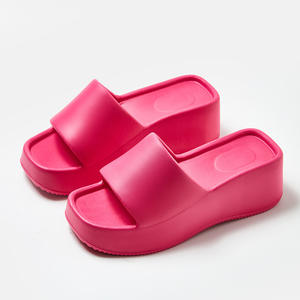 Sandales compensées à plate-forme à la mode pour femmes tongs confortables pour vêtements de plein air Style de chaussures de <span class=keywords><strong>basket</strong></span>-ball légères - Product Image 1
