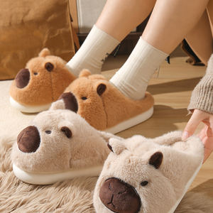 Venta al por mayor mujeres Kapibala cálido interior hogar logotipo personalizado moda diapositivas piel peluda mullida Capybara zapatillas - Product Image 1