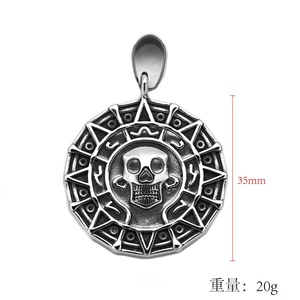 Collar de hombre con calavera de oro azteca de Piratas del Caribe, collar de moneda vintage, colgante vikingo al por mayor - Product Image 2