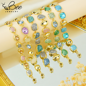 Pulsera de Piedras de Cristal Coloridas de Alta Calidad con un Toque Romántico y Caprichoso, Chapada en Oro de 14K, con Cuentas de Latón y Dijes de Piedras Preciosas - Product Image 1