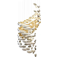 Projet d'art décoratif personnalisé : lustre sur mesure, escalier en spirale, table de sable, pour villa, loft, salon, hôtel