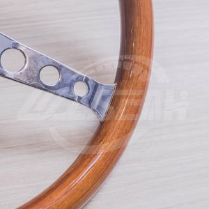 Pièces d'<span class=keywords><strong>auto</strong></span> personnalisées d'usine WZSEAHI <span class=keywords><strong>volant</strong></span> universel classique rétro en bois de noyer 380mm - Product Image 3