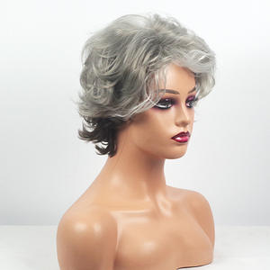 Perruque courte bouclée pour femmes européennes et américaines avec base en dentelle naturelle en fibre synthétique, petite perruque gris argenté pour maman - Product Image 3