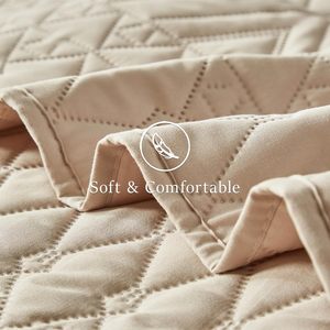 <strong>Beige</strong> Polyester Geometric Pattern High-Quality Hot Sale Bed Elegant <strong>Bedspreads</strong> Lightweight Ultrasonic 3pcs <strong>Bedspread</strong> - Product Image 5
