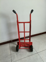 Chariot à main en métal à deux roues, capacité de charge de 250 kg, robuste et durable, équipement de manutention pour entrepôt, OEM