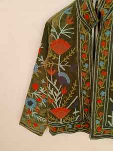 Chaqueta Suzani de Lujo Hecha a Mano, Bordado Floral de Terciopelo, Estilo Bohemio, Prenda de Arte Folclórico, Regalo para Ella, Abrigo Suzani, Chaqueta de Terciopelo - Product Image 3