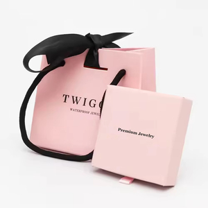 ถุงกระดาษของขวัญสีชมพูพร้อมหูหิ้วริบ<span class=keywords><strong>บ</strong></span>ิ้นผ้าไหม <span class=keywords><strong>บ</strong></span>รรจุภัณฑ์เครื่องสำอางคุณภาพพรีเมียม ดีไซน์โบว์หรูหรา สวยงาม - Product Image 5