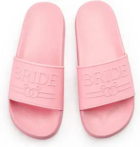 Sandales de mariée en caoutchouc rose, chaussures de décoration de fête d'enterrement de vie de jeune fille, sandales de plage, cadeau de demoiselle d'honneur, faveur de fête de douche nuptiale