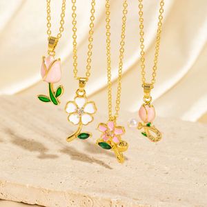 Collier en Acier Inoxydable Plaqué Or avec Pendentif Fleur de Tulipe en Acier Titane, Bijou Anti-ternissement - Product Image 1