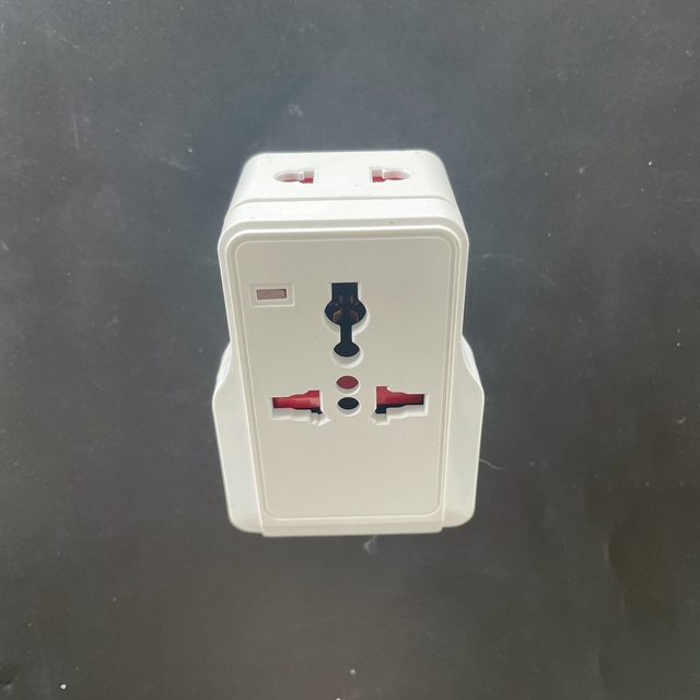 India SA Plug to Universal 10A ABS Plastic Electrical Plug Adapter with 2 Outlets and Socket Converter for Travel