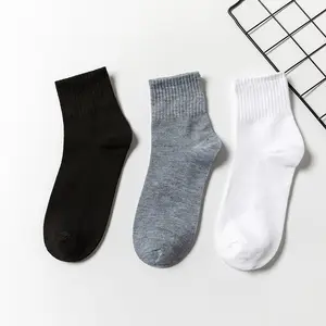 Auf Lager gute billige einfarbige Männer maßge schneiderte lange Crew Socken