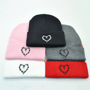 Venta al por mayor de moda de Punto Corazón Otoño e Invierno Multicolor bordado cálido Beanie Unisex Hip-Hop bordado Beanie sombreros - Product Image 1