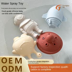 Jouet de <span class=keywords><strong>bain</strong></span> pour enfants en silicone, logo personnalisé, astronaute souple, OVNI, fusée extraterrestre, flotteur à jet d'eau, fonction lutte contre l'eau pour bébés - Product Image 2