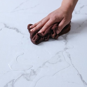 Carreaux de sol en plastique PVC auto-adhésifs en marbre à peler et à coller Installation facile et durable 60x60 pour la maison, la cuisine, la salle de bain et le bricolage - Product Image 5