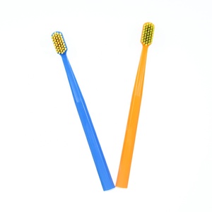Cepillo de Dientes Manual Extra Suave de Cabeza Ancha Estilo Suizo, Popular, para Adultos, Uso Doméstico, Recomendado por Dentistas - Product Image 5