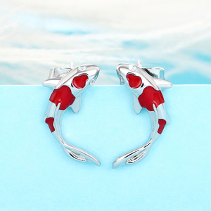 Orecchini a perno con pesce Koi portafortuna, gioielli trendy in metallo per donna, da indossare tutti i giorni, per feste, come accessorio regalo - Product Image 3