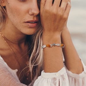 สร้อยข้อมือประดับคริสตัลธรรมชาติพร้อมบัตรของขวัญวันเกิดสิบสองเดือน - Product Image 6