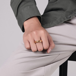 Bagues en acier titane Le Seigneur des Anneaux, très vendues en Europe et en Amérique, bijoux cosplay personnalisés unisexes en or qui brillent dans le noir - Product Image 3